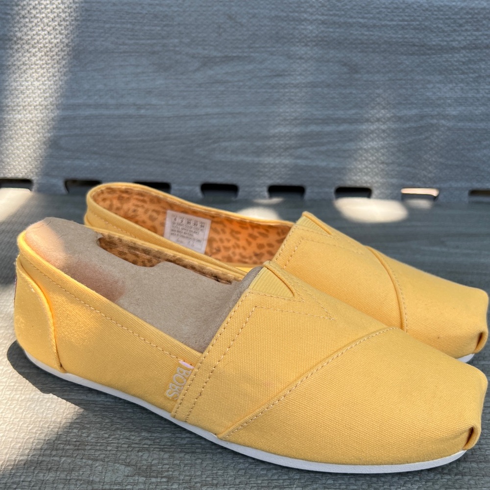 Women’s slip ons size 5